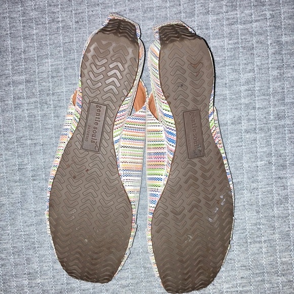 Gentle Souls It’s So Fun Multicolor Low Wedge Striped 7.5 Comfort Woven style - Picture 4 of 4